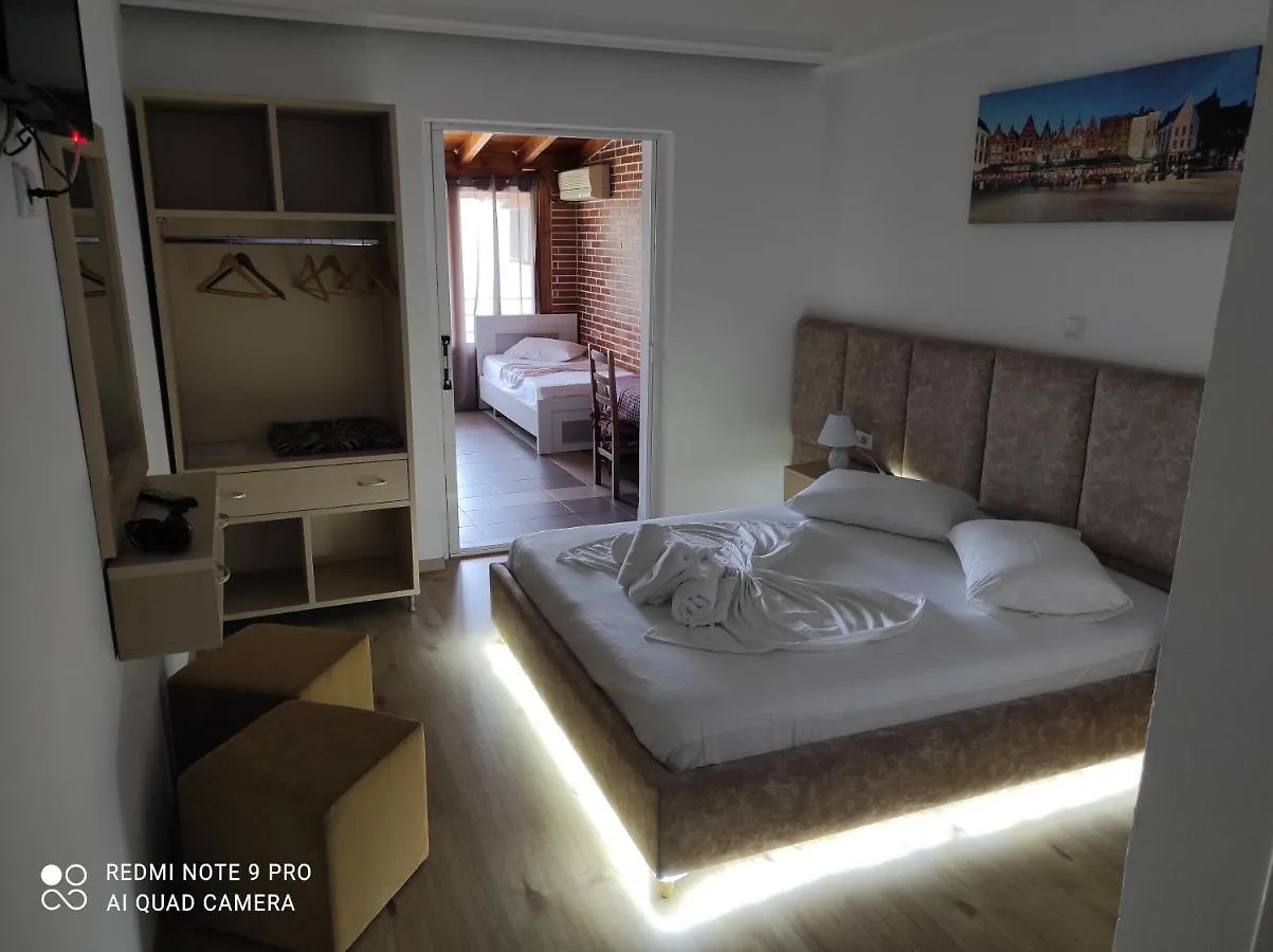 Apartment Lazaris Kwstas Rooms Himarë