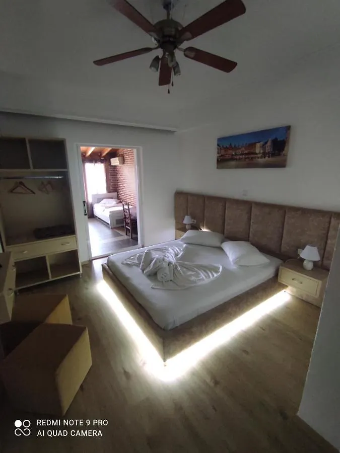 Lazaris Kwstas Rooms Himare 0*,  Albânia