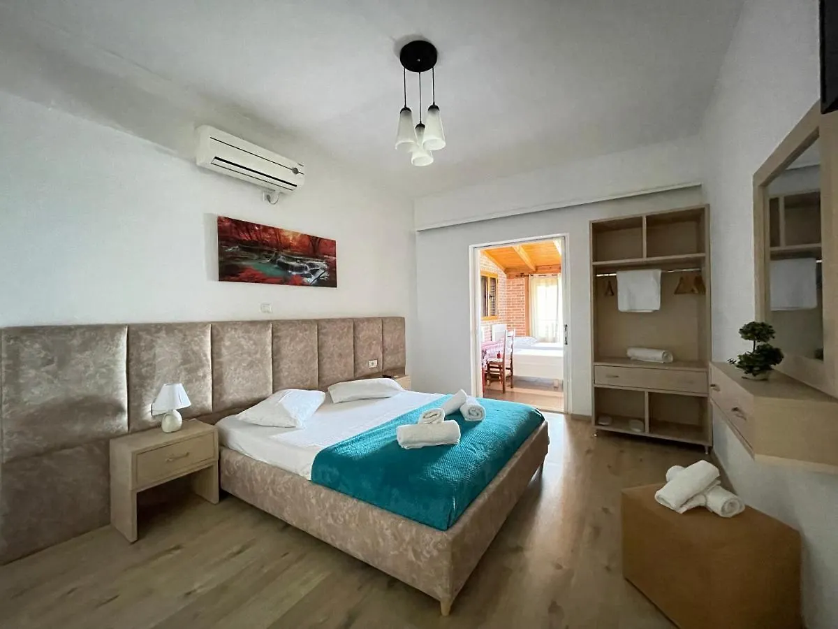 Lazaris Kwstas Rooms Himare Apartment