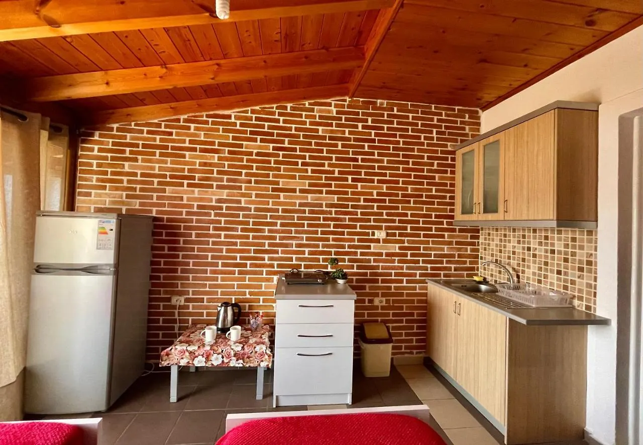 Lazaris Kwstas Rooms Himarë Albanien