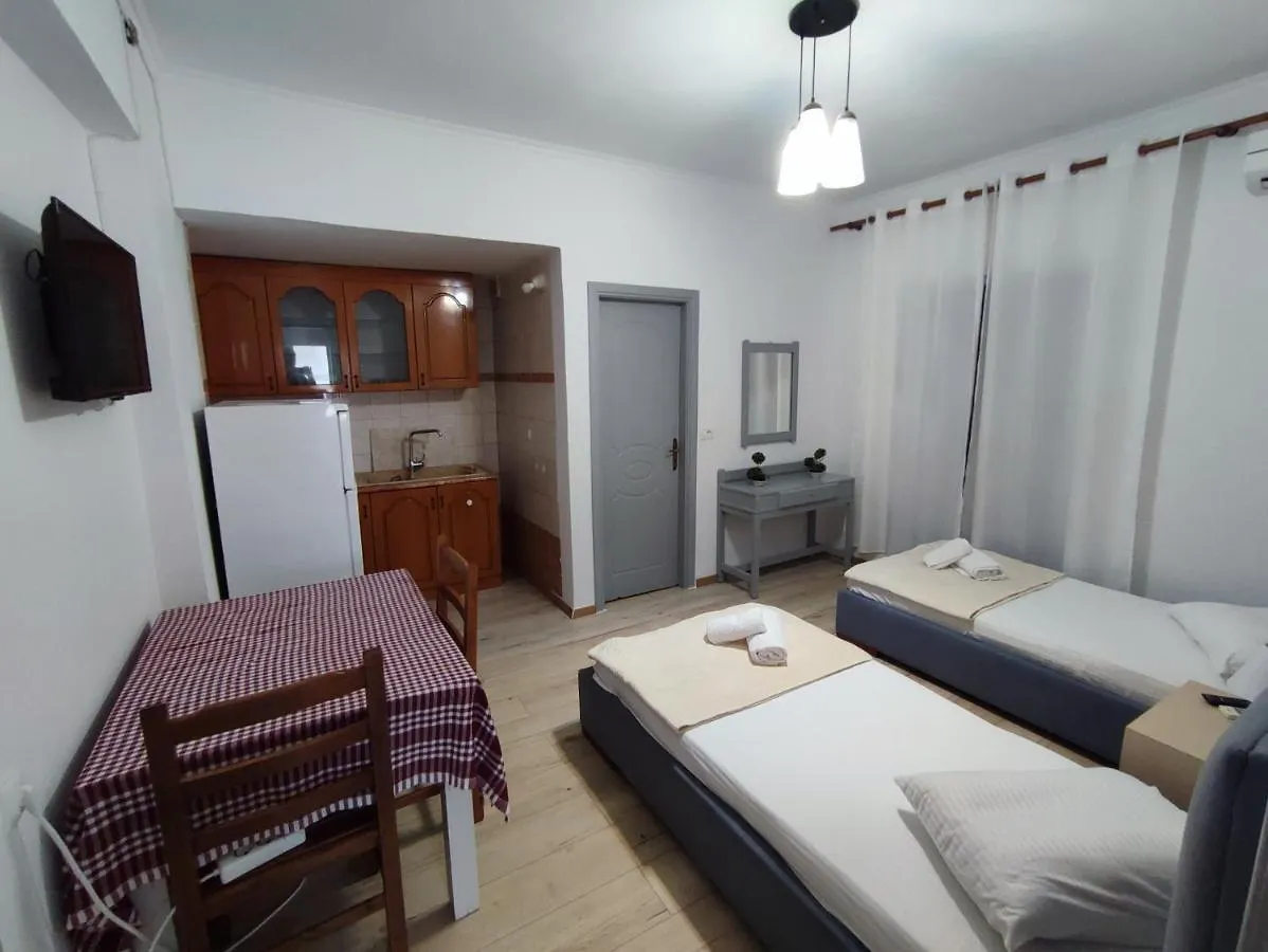 Lazaris Kwstas Rooms Himare 0*,  Albânia