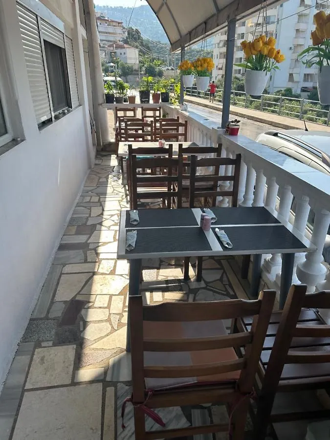Lazaris Kwstas Rooms Himare Albânia
